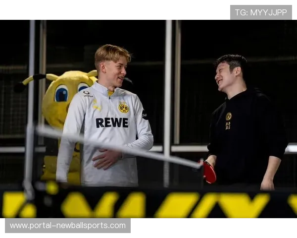 樊振东跨文化影响力:身穿沙尔克04球衣踏入多特蒙德更衣室打破鲁尔区百年德比禁忌 樊振东跨文化影响力:身穿沙尔克04球衣踏入多特蒙德更衣室打破鲁尔区百年德比禁忌